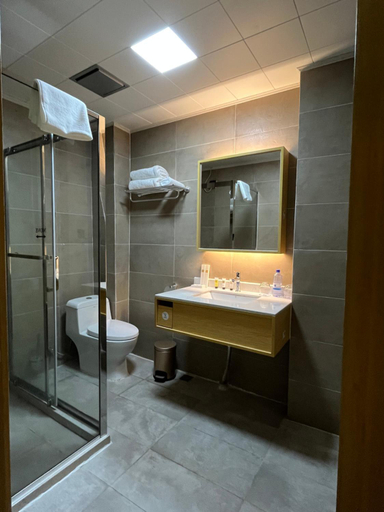 Bathroom 4, 2000 Hotel, Nyarugenge