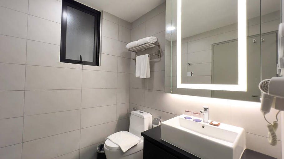 Bathroom 16
