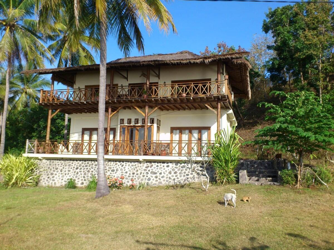 Beachfront Villa with Pool by Lombok's South Gilis, Lombok