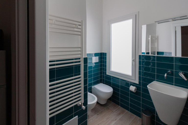 Bathroom 2, Aragona15 Suites, Palermo
