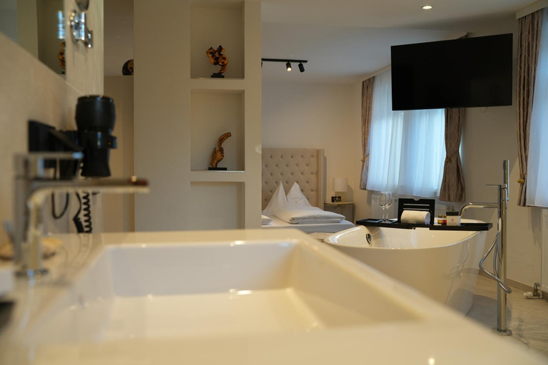Bathroom 2, Hotel Astoria, Salzburg