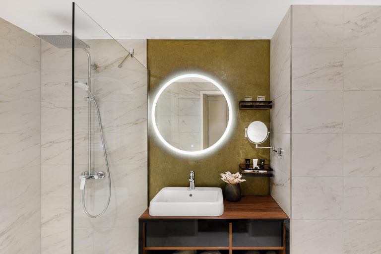 Bathroom 5, Grand Hotel Esztergom, Esztergom