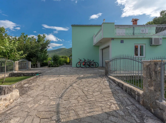 Exterior & Views 2, Sunny Escape Holiday Home Dicmo With Pool and Gym, Dicmo