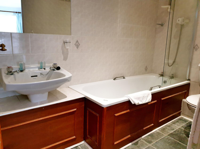 Bathroom 7
