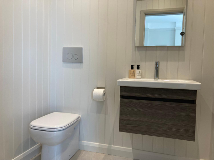 Bathroom 3, The Old Bell Guesthouse, Cambridgeshire