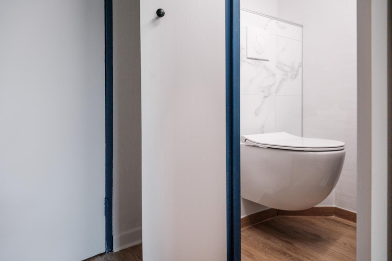 Bathroom 18