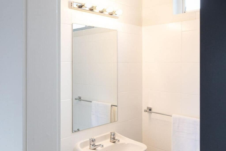 Bathroom 2, Riverwood Hotel, Sydney