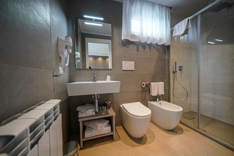 Bathroom 3, Hotel Valle del Fiora, Grosseto