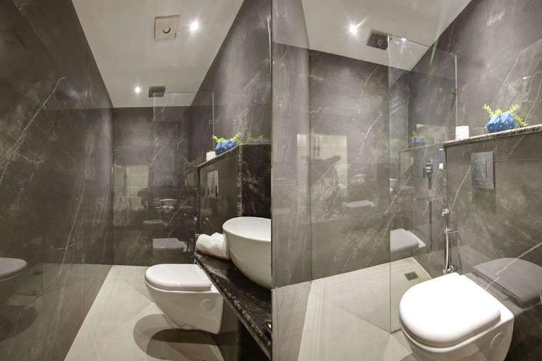 Bathroom 4, BLESS INN - 5 Mints from New Delhi Railway Station, Delhi