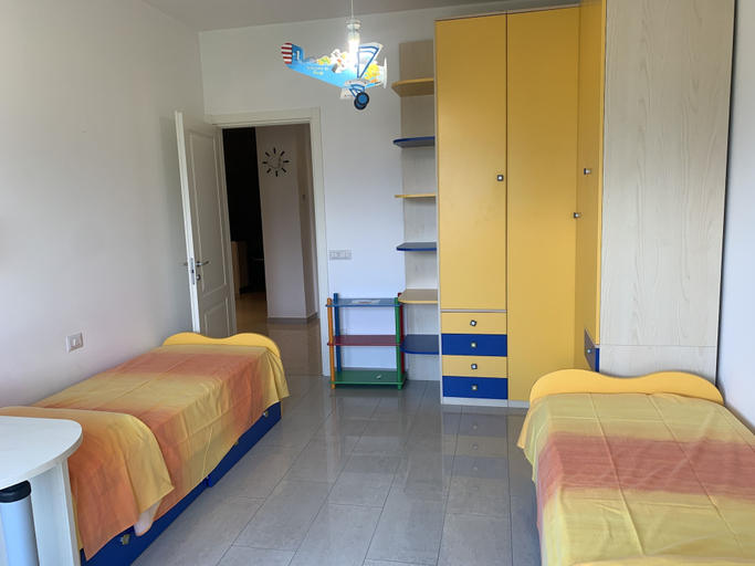 Bedroom 3, Loredana, Massa Carrara