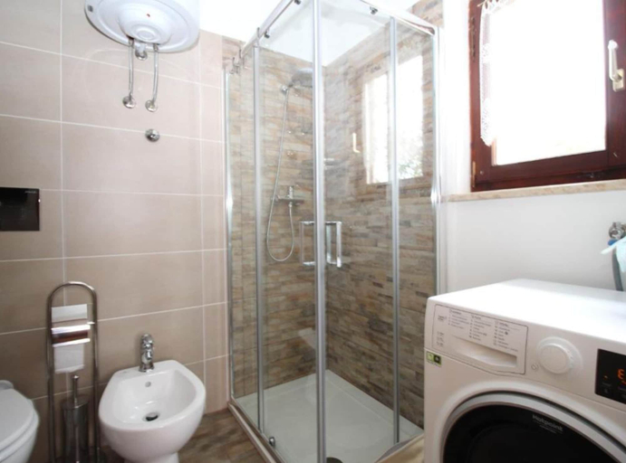Bathroom 3, Villa Adriana, Bale