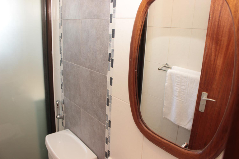 Bathroom 3, Moffat Court Boutique Hotel, Nyali
