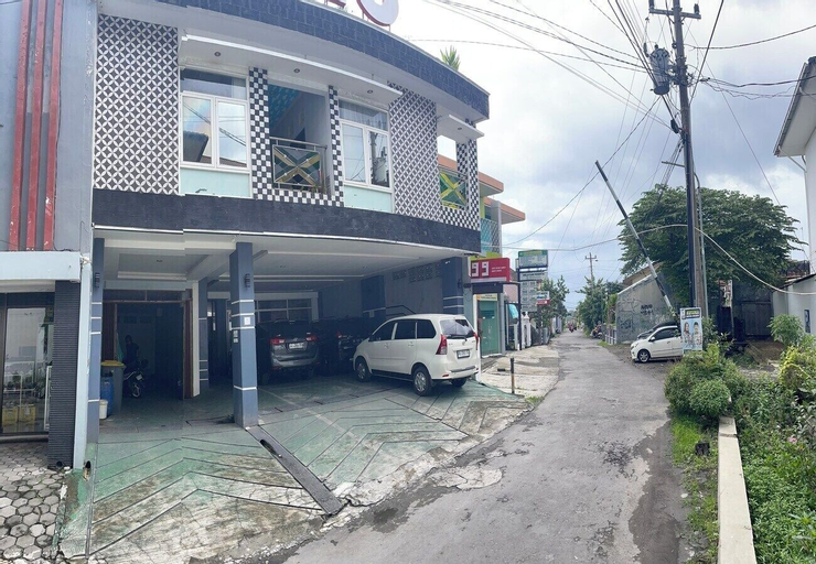 Exterior & Views