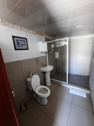 Bathroom 2, Lavender Lane, Uthukela