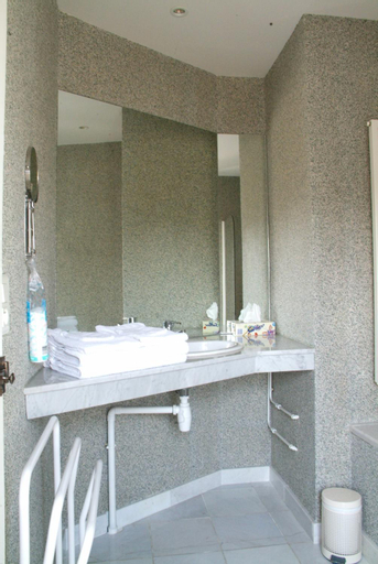 Bathroom 4