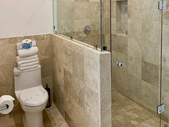 Bathroom 4, Xbulu-Ha, Isla Mujeres