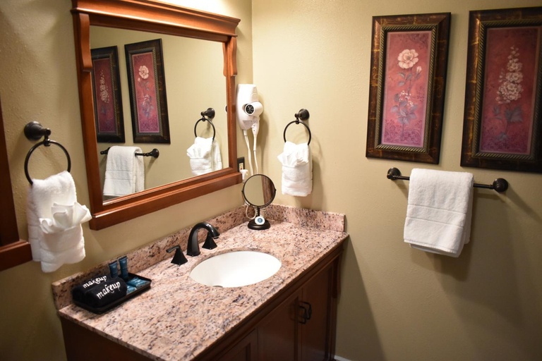 Bathroom 4, Silver Horseshoe Inn, Fremont