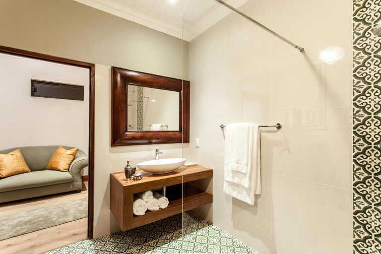 Bathroom 4, The Coral Tree, Ehlanzeni