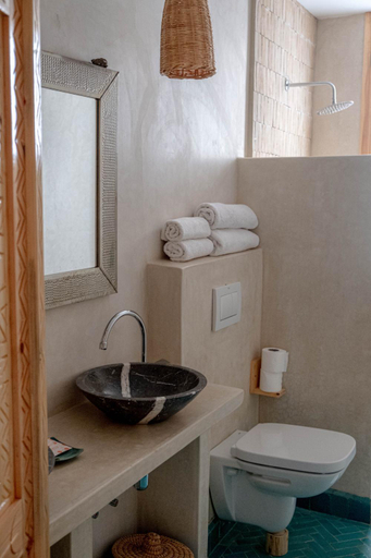 Bathroom 2, Blue Waves Boutique Hostel, Agadir-Ida ou Tanane