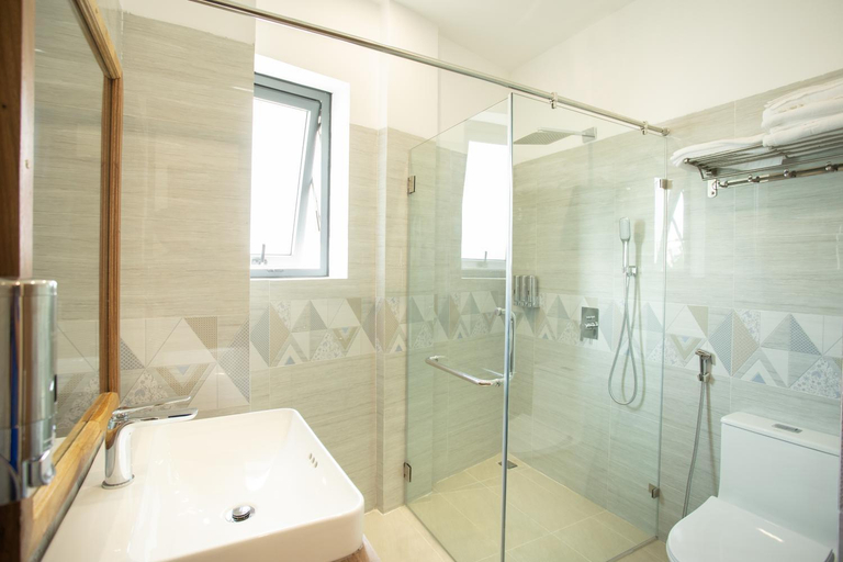 Bathroom 3, Palm Beach Hotel, Tuy An