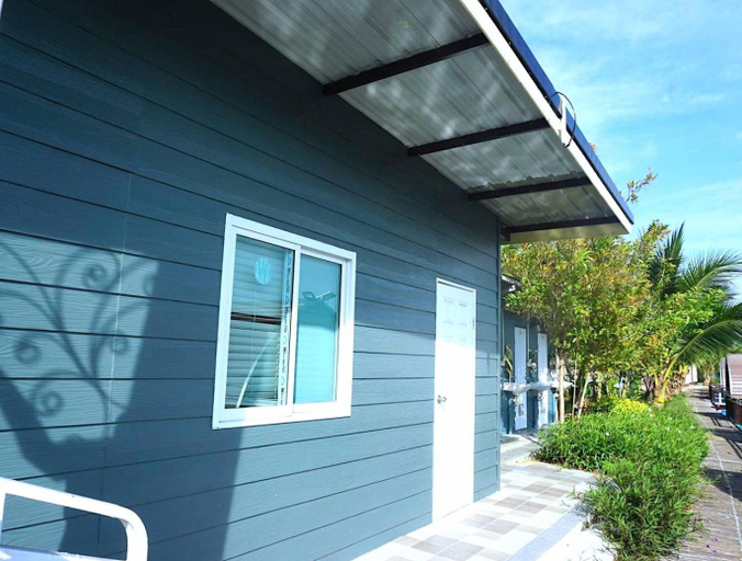 Exterior 1