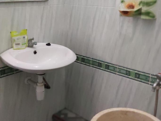 Bathroom 7