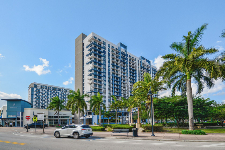 Exterior & Views 2, 5350 Nw Downtown - Doral Building - We Host, Miami-Dade