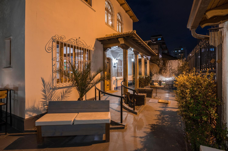 Exterior & Views