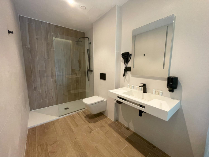 Bathroom 5, Area 507, Lugo