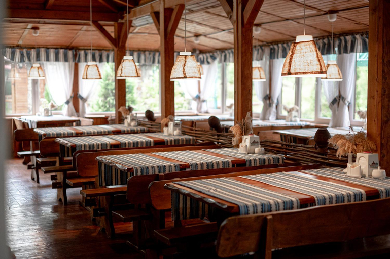 Food & Drinks 4, Chalet Filvarok, Skolivs'kyi