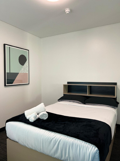 Others 4, entire 2BR Central Apt 1004, Adelaide