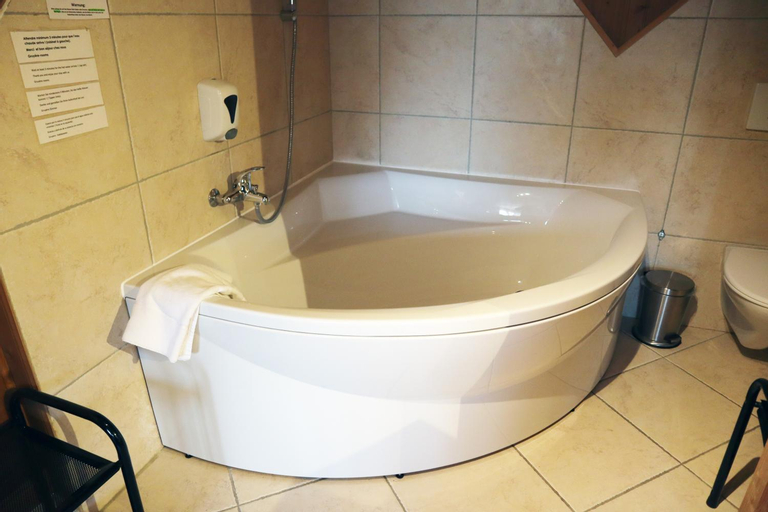 Bathroom 14