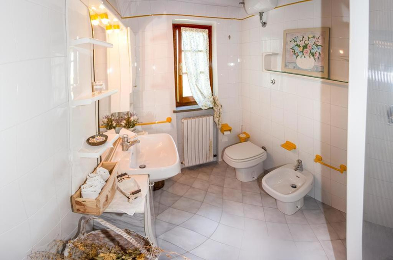 Bathroom 4, La Magione dei Todaro, Pistoia
