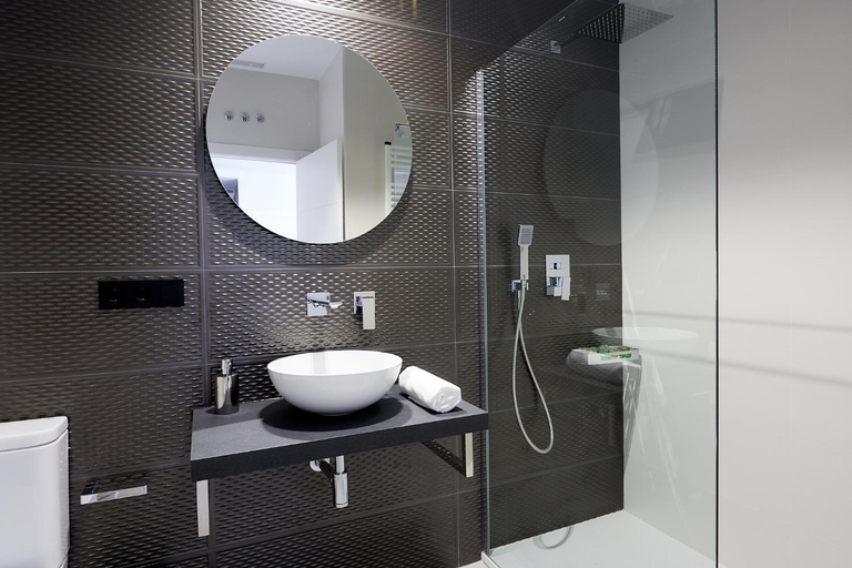 Bathroom 2, 9 NIDOS Centrica Suites - Nuevo, Cáceres
