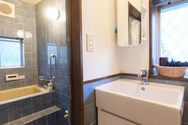 Bathroom 2, Hostel Ini.Kobe - Self Cozy Stay, Kobe