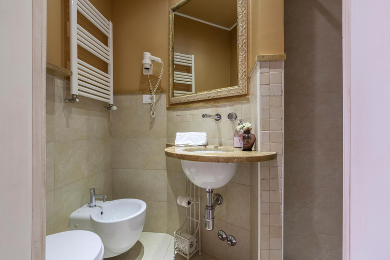 Bathroom 3, Soggiorno Pezzati, Florence