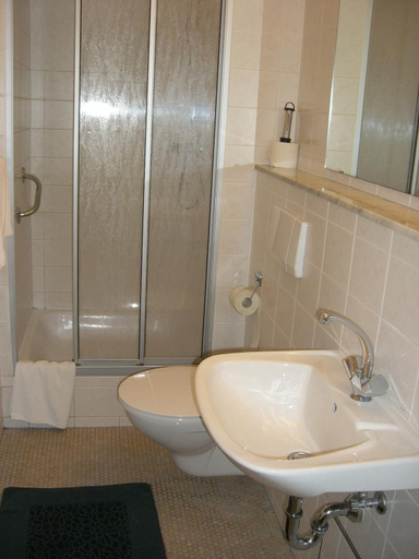 Bathroom 5, Hotel Messe am Funkturm, Berlin