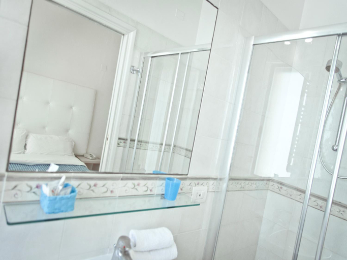 Bathroom 3, Hotel Riviera Mare, Rimini