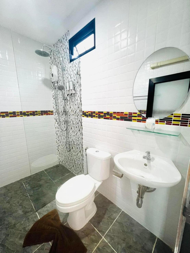Bathroom 2, Baan Purada, Ko Lanta
