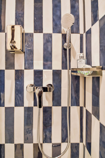 Bathroom 4, WS - Opéra - Milan, Paris