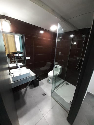 Bathroom 4, Innfiniti Hotel & Suites, Panamá