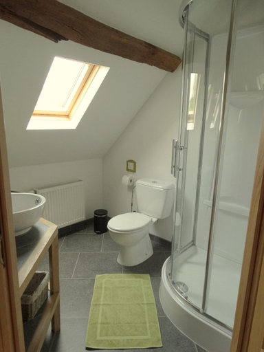 Bathroom 5, La Vannerie, Aisne
