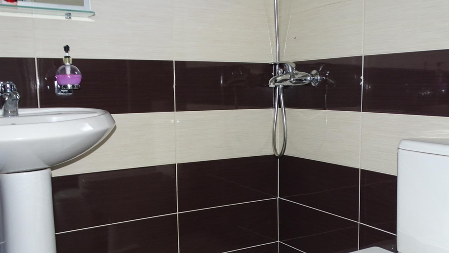 Bathroom 3, Hotel Ardiani, Sarandës