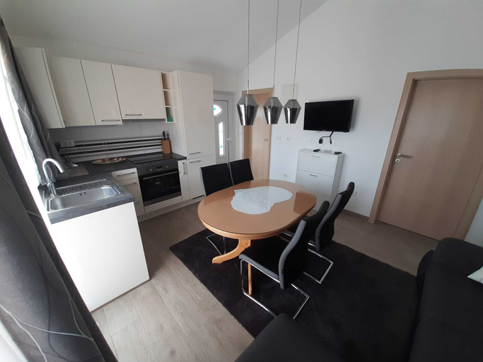 Others 4, Cozy Apartments With Private Balcony Vinisce, Marina