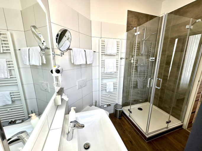 Bathroom, Hotel CENTRAL Bitterfeld, Anhalt-Bitterfeld