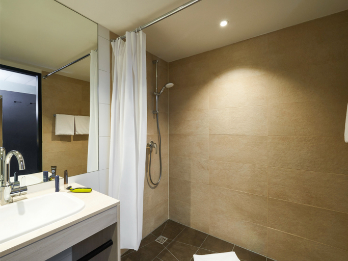 Bathroom 5, ibis Styles Singen, Konstanz