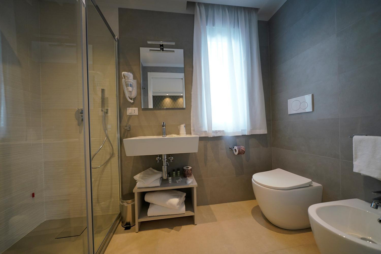 Bathroom 2, Hotel Valle del Fiora, Grosseto
