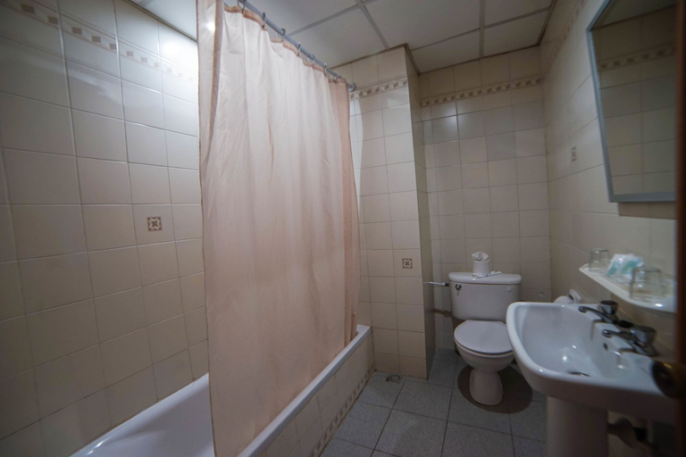 Bathroom, Coral, Saint Paul's Bay
