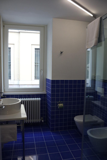 Bathroom 3, Fontana Rooms, Como