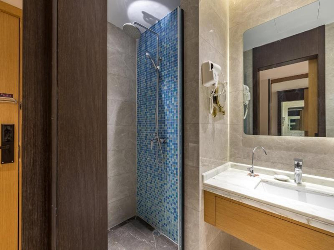 Bathroom 16